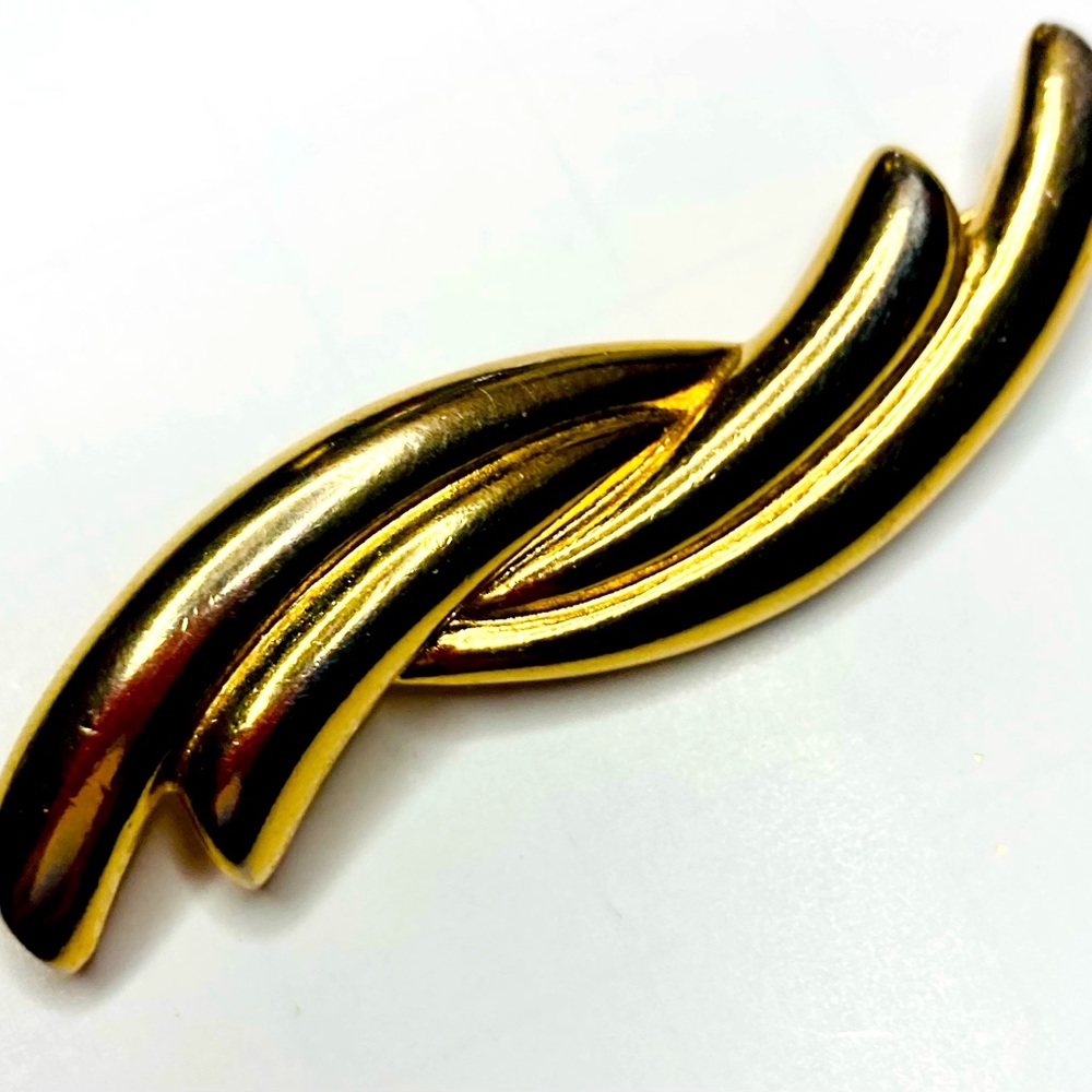 VTG SIGNED Monet Gold Tone swirl Wave Double Ribbon Brooch